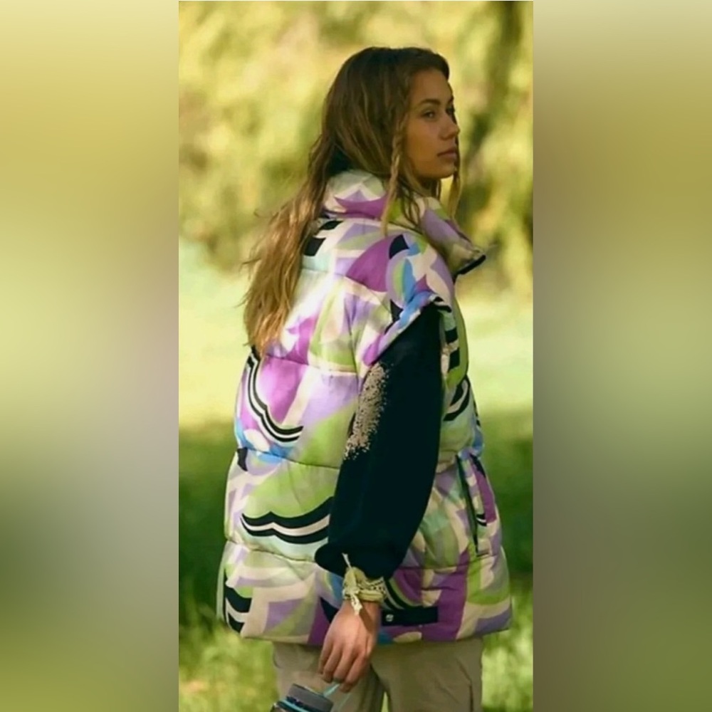 NWT Free People Movement In A Bubble Puffer Vest - Kai Geo Super Berry - Size: S - Picture 3 of 17